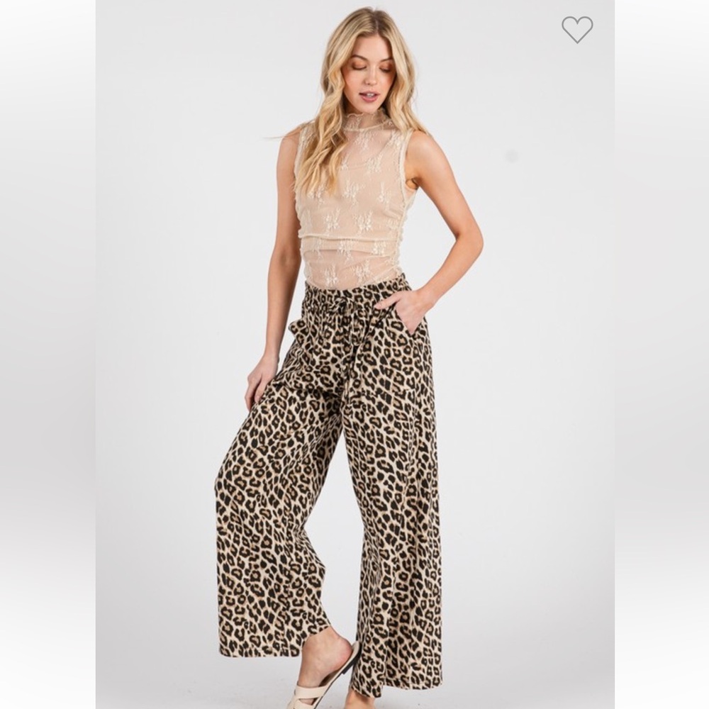 996. Leopard print wide leg elastic waistband lounge pant
